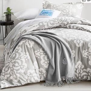 Pottery Barn Teen Gray and White Damask Queen Duvet Cover with 2 matching Shams